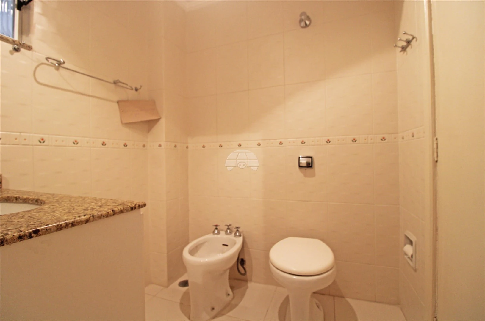 2-bedroom apartment with wood or laminate floors in Curitiba — photo 11