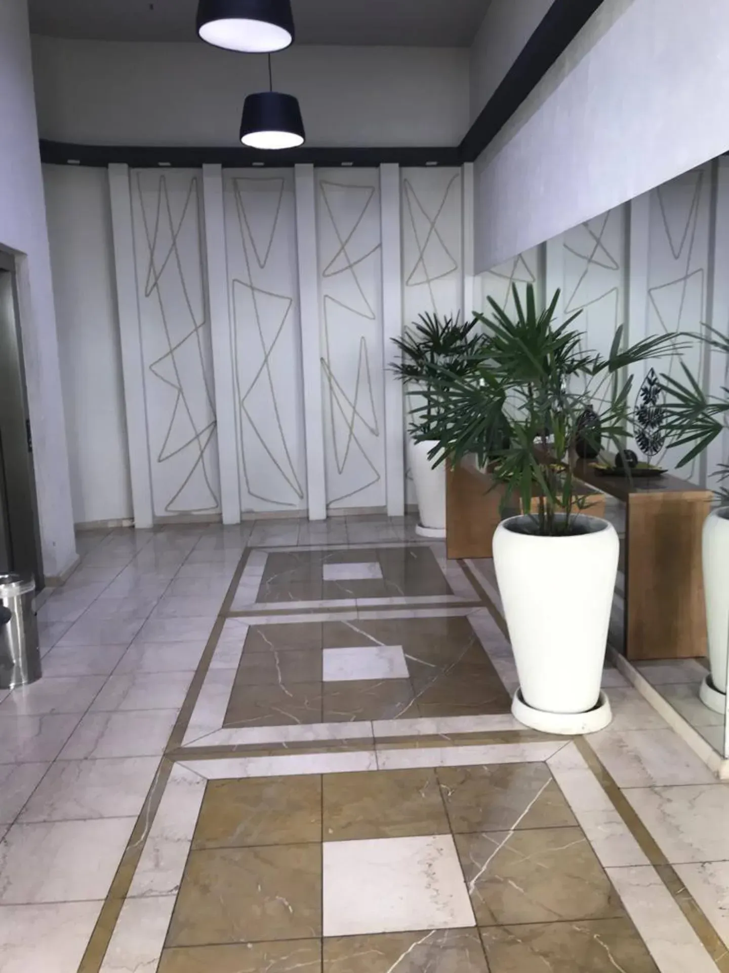 2-bedroom apartment with a balcony and enclosed kitchen — photo 32