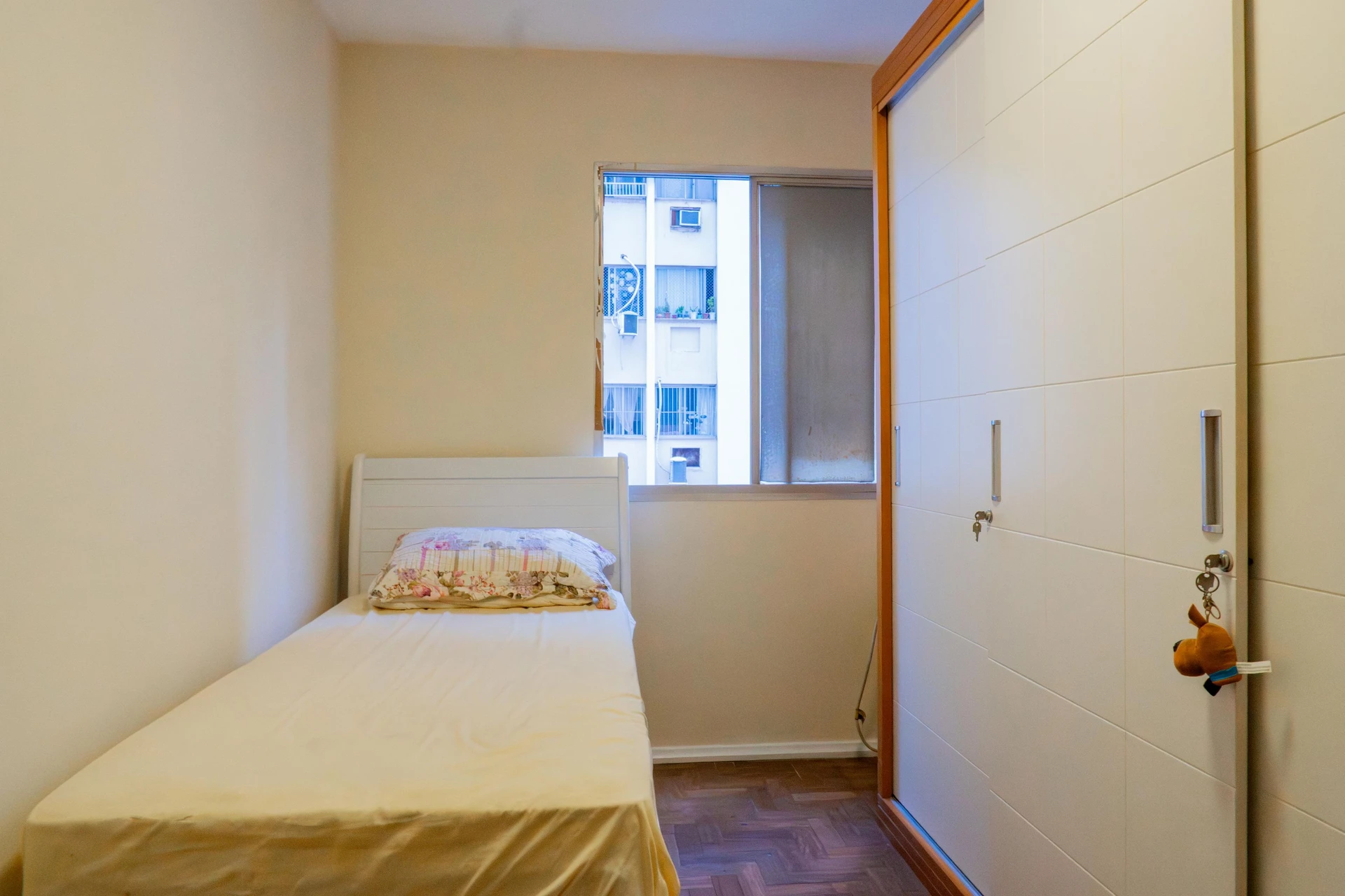 3-bedroom apartment with wood or laminate floors — photo 14