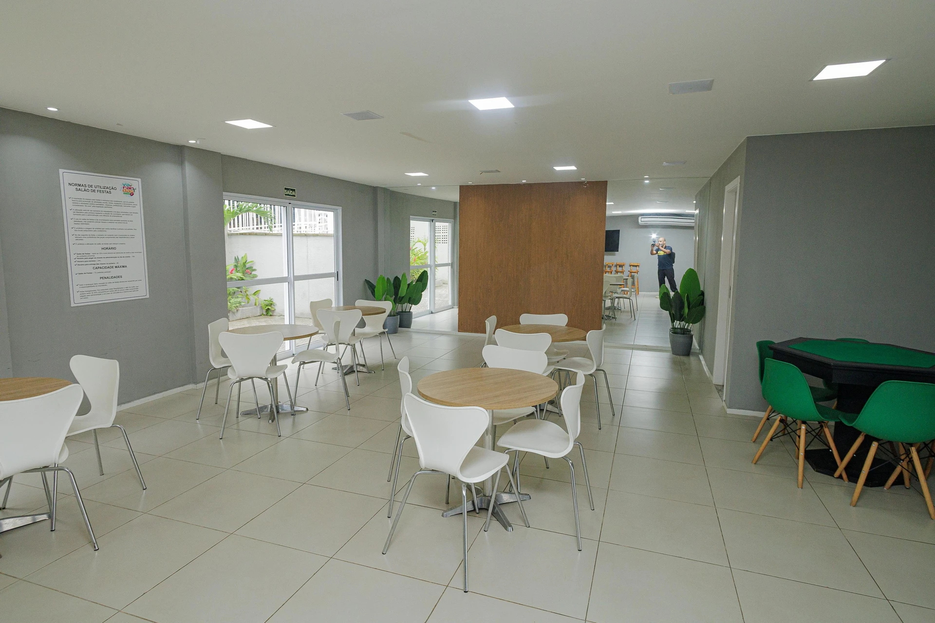 2-bedroom apartment in a building with a gym — photo 24