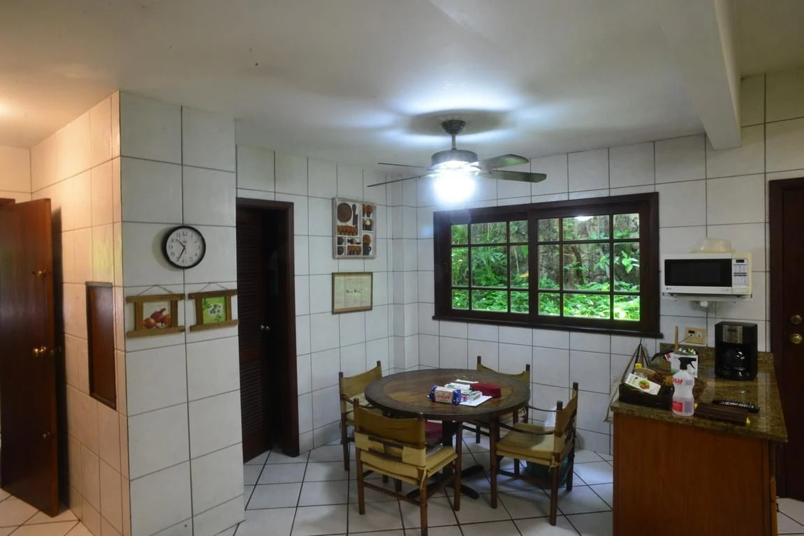 Casa mobiliada com 6 quartos e 5 suítes, com jardim — photo 4