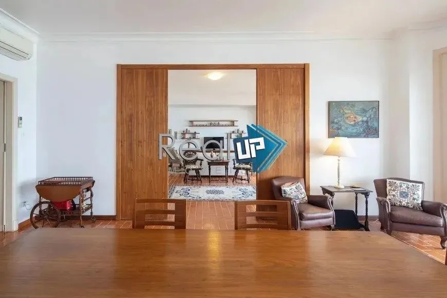 Penthouse with a glassed-in balcony and 4 bedrooms — photo 17