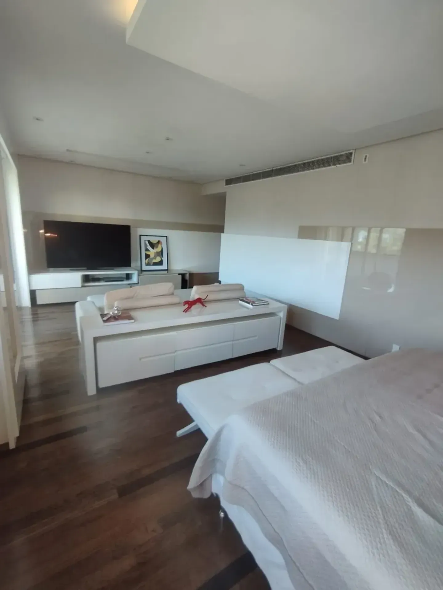 Apartamento sem mobília com 4 quartos e 5 banheiros — photo 25