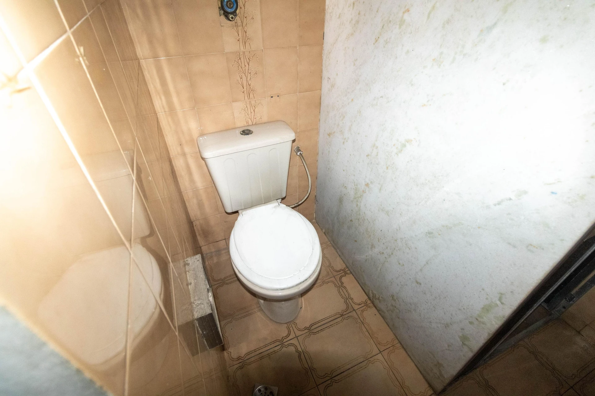 House with 4 bedrooms and 1 bathroom, separate kitchen — photo 40