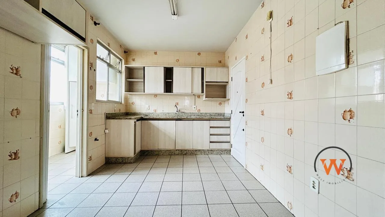 Apartamento de 3 quartos com cozinha fechada e pets