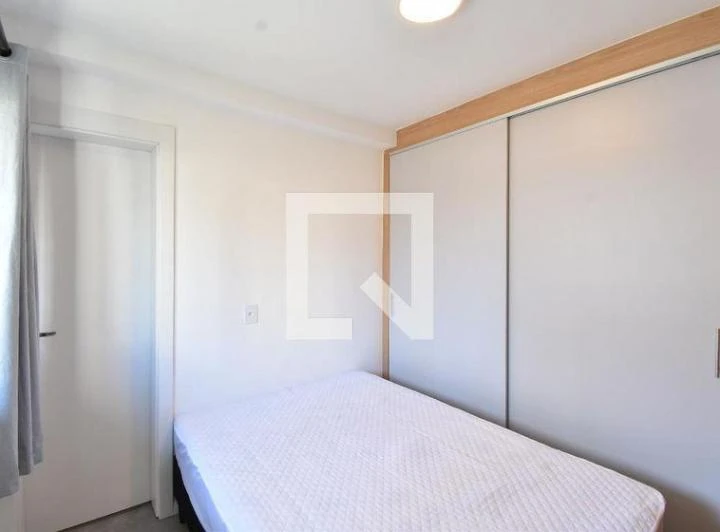 Furnished 1-bedroom apartment with glassed-in balcony — photo 8