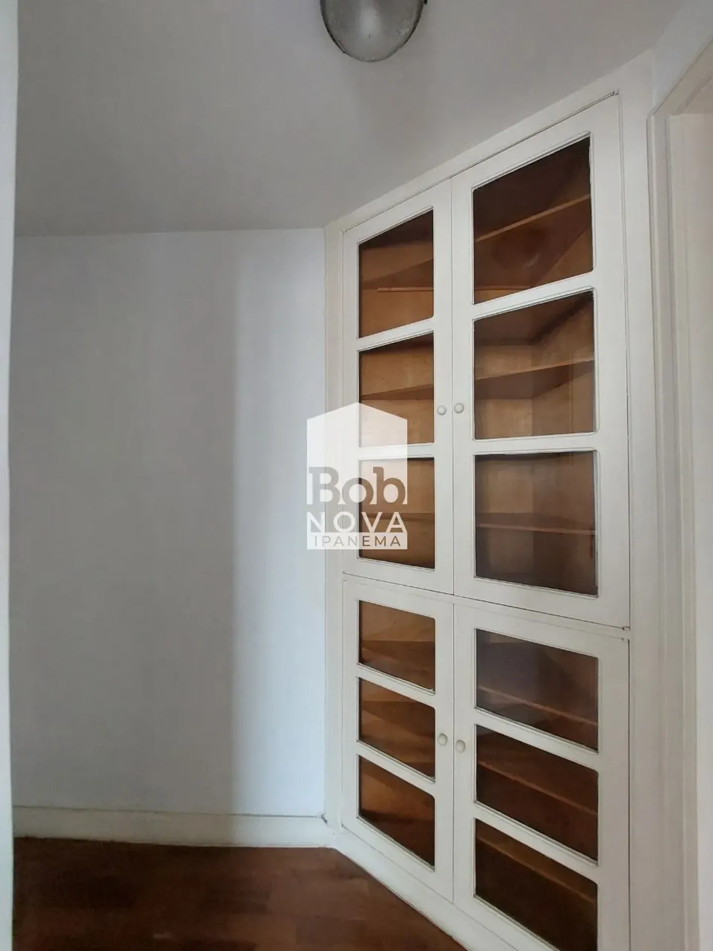 Unfurnished 161 m² apartment with a closed kitchen — photo 34