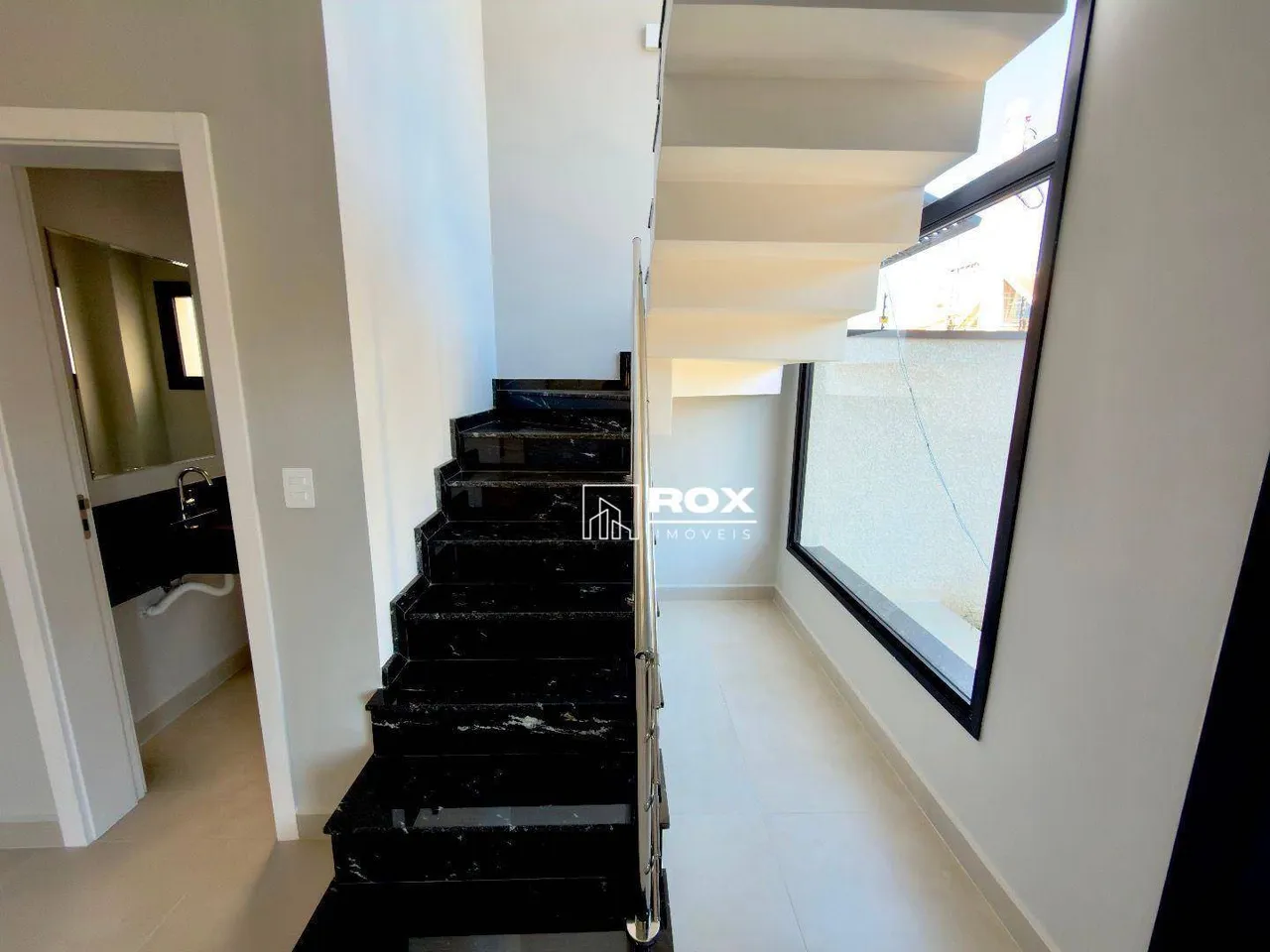 House with 3 bedrooms (1 en-suite) and open-plan kitchen — photo 8