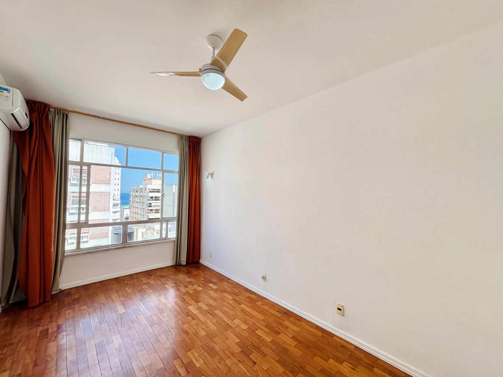 Furnished apartment with a glazed balcony and 3 bedrooms — photo 7