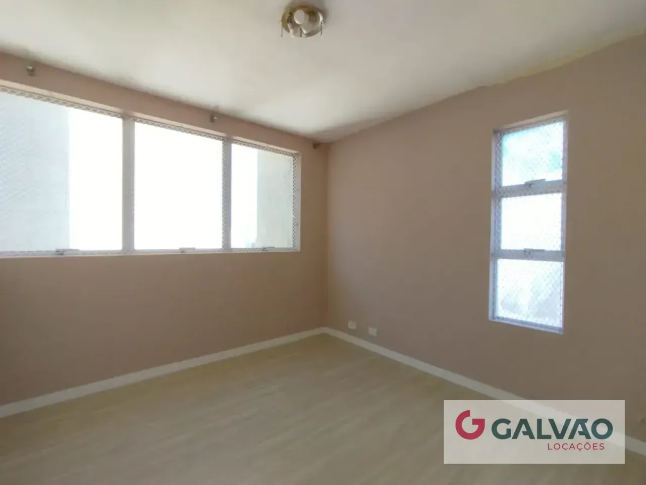 1-bedroom apartment with a closed-off gas kitchen — photo 8