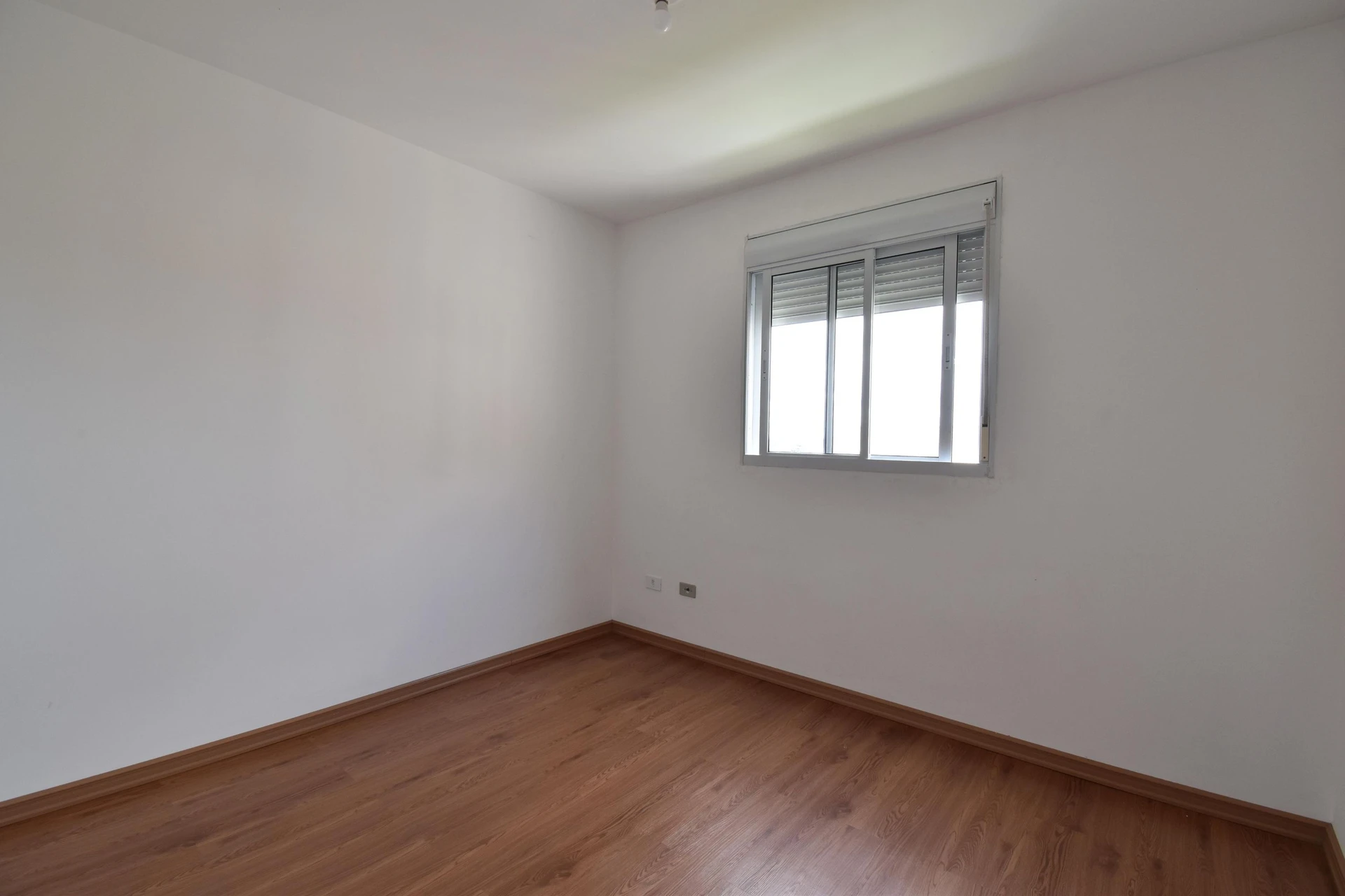 Wood or laminate floors in a 3-bedroom apartment, 53 m² — photo 33