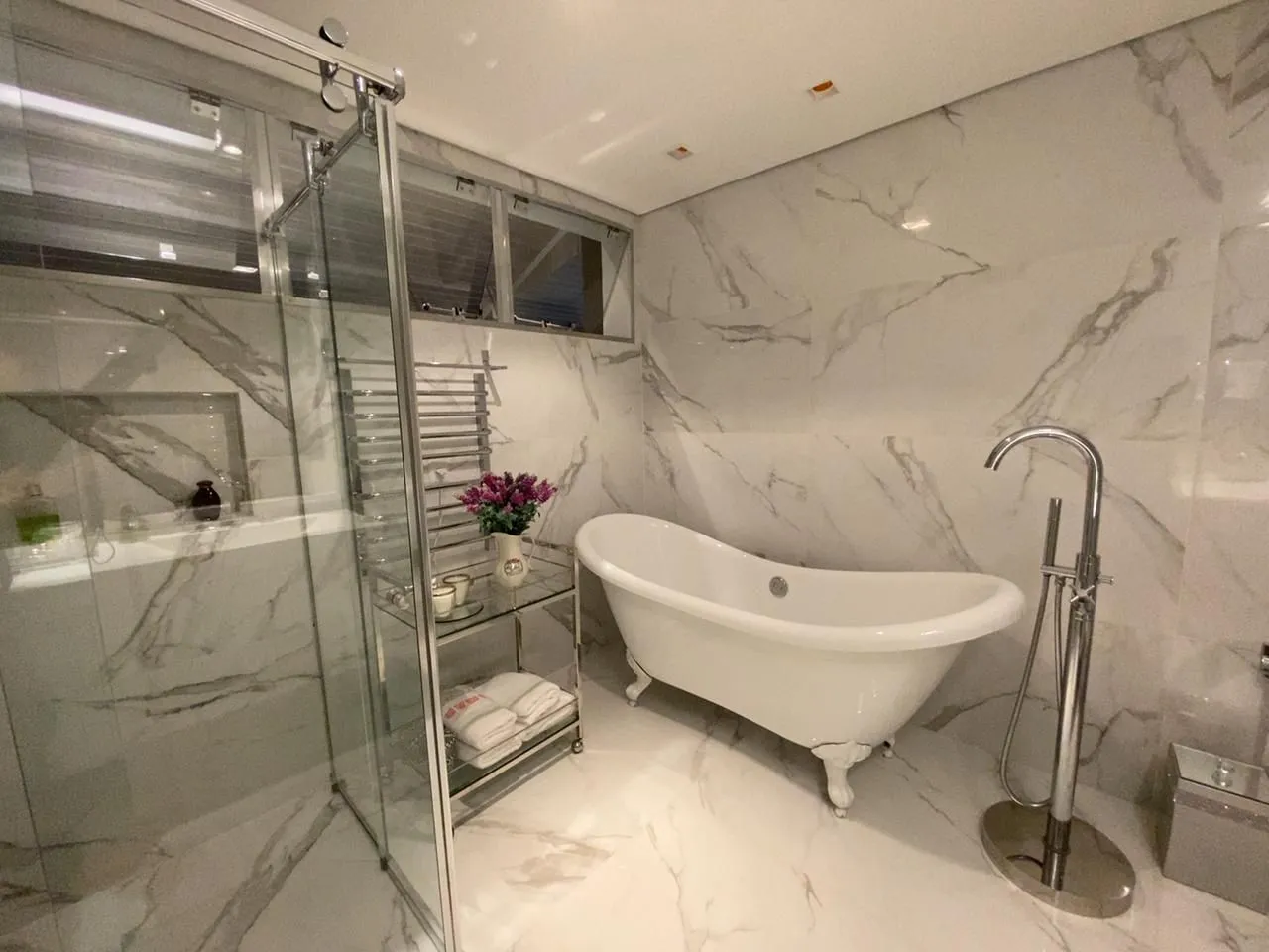 Квартира 300 м² з 3 спальнями-сюїтами та 2 місцями паркування — photo 13