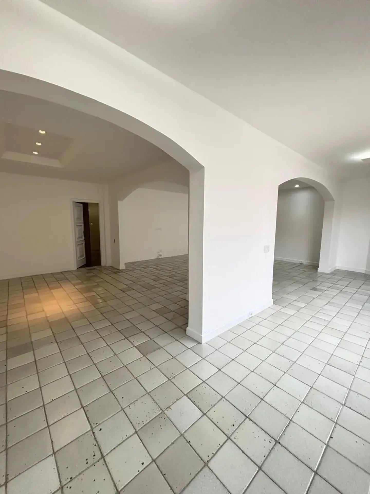 Apartment, 280 m², with a water view — photo 5