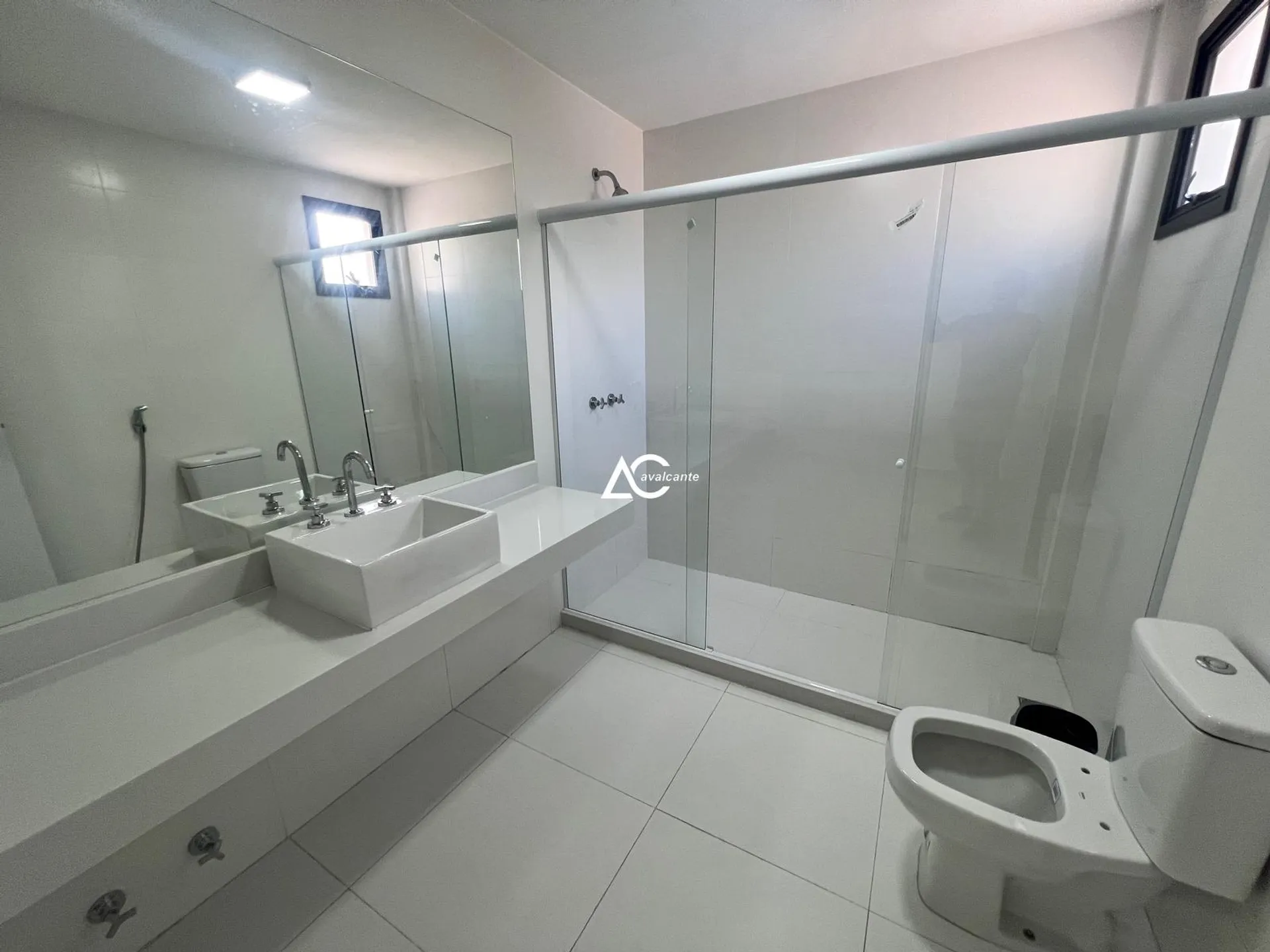 Unfurnished house with 5 bedrooms and 5 bathrooms — photo 40