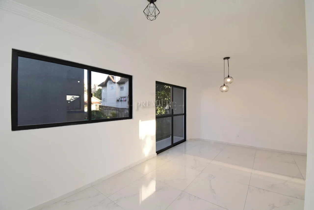 House with 3 bedrooms and a private garden — photo 3