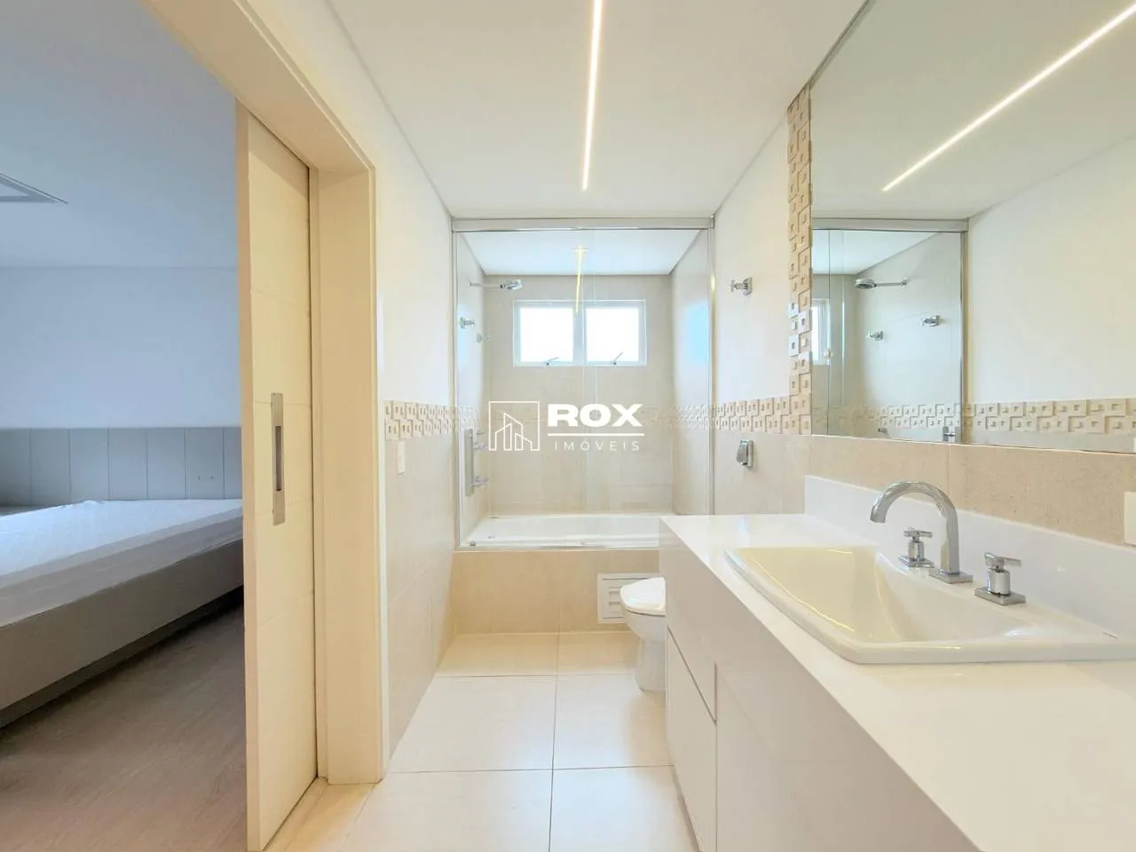 3-bedroom apartment with a jacuzzi in Curitiba — photo 27