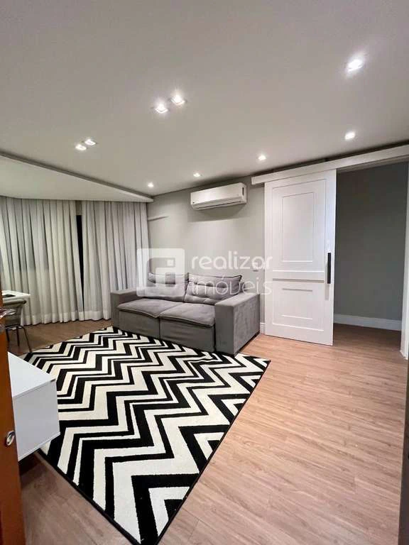 3-bedroom apartment with suite and laundry area — photo 5