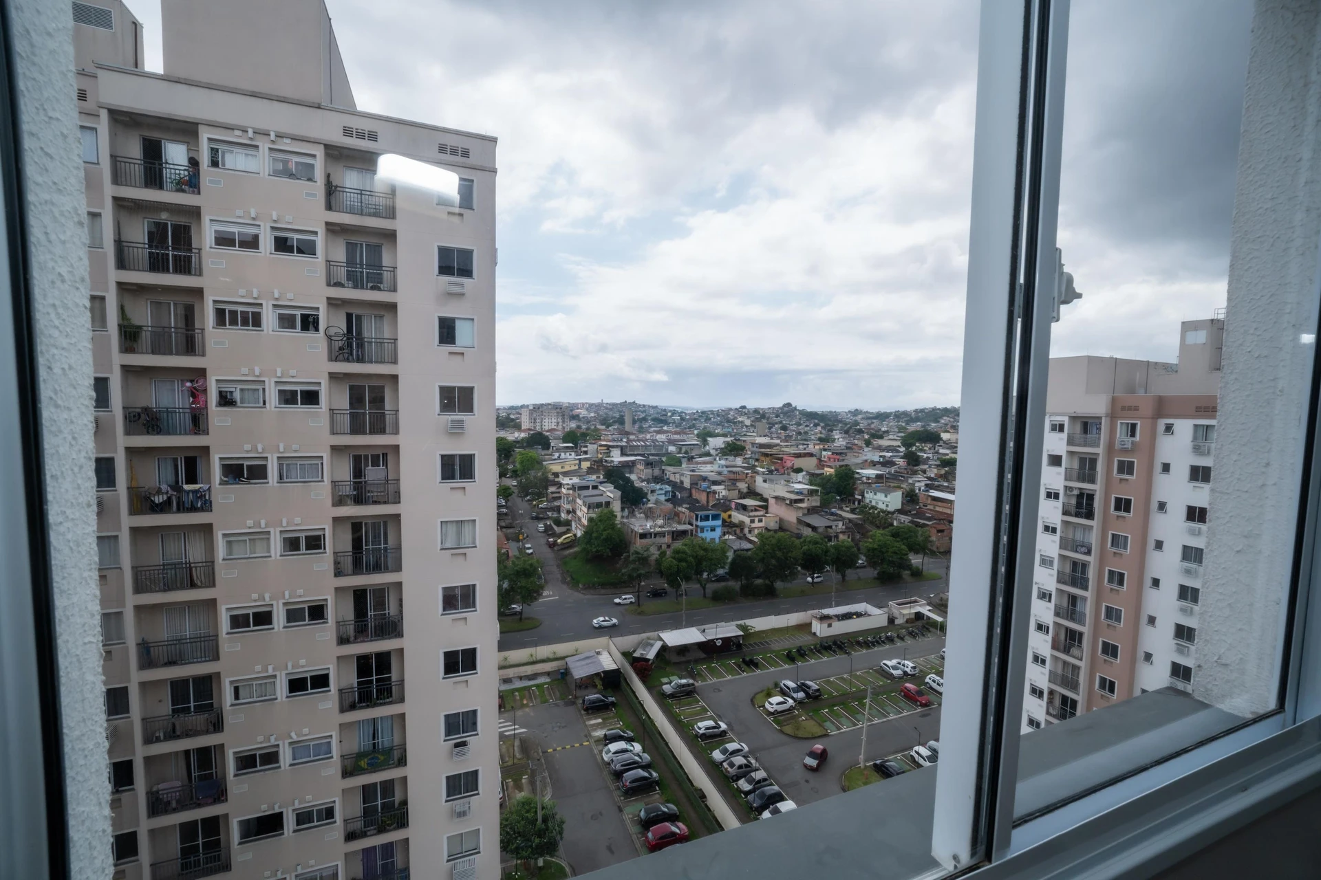 2-bedroom apartment in a building with a gym — photo 6