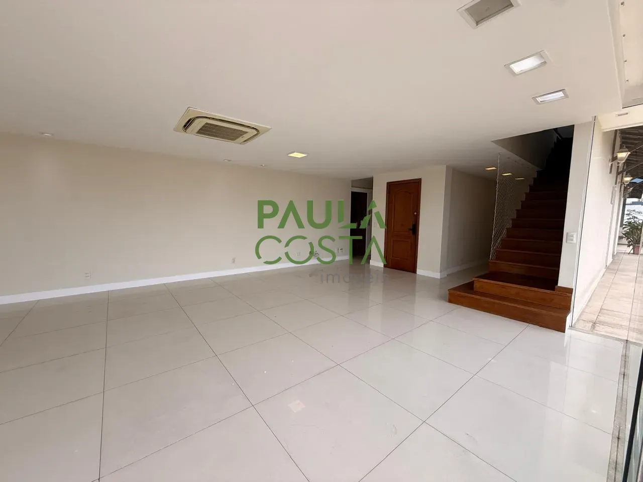 Top-floor apartment with 5 bedrooms and 5 bathrooms plus balcony grill — photo 6