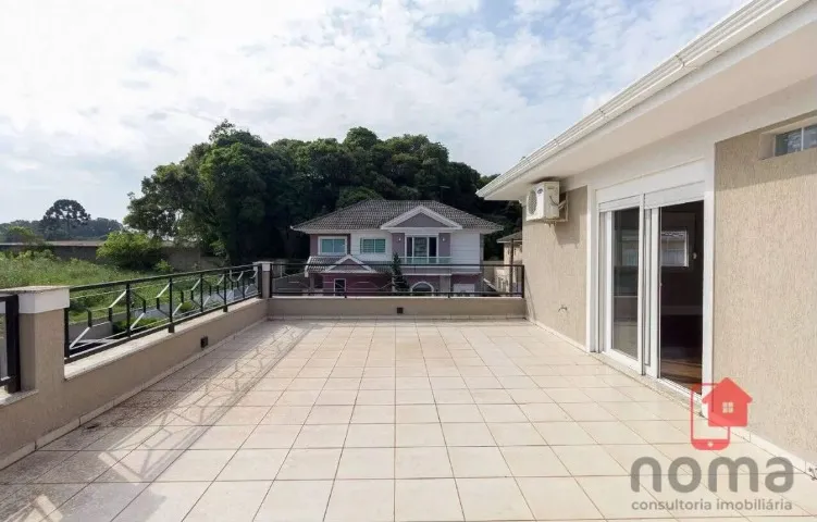 4-bedroom house with a bathtub in Curitiba — photo 6