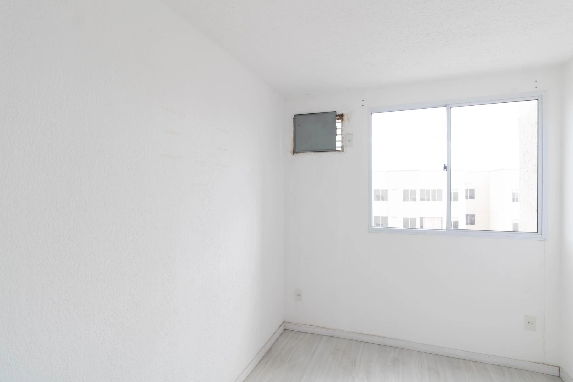2-bedroom apartment with 1 bathroom, no parking — photo 35