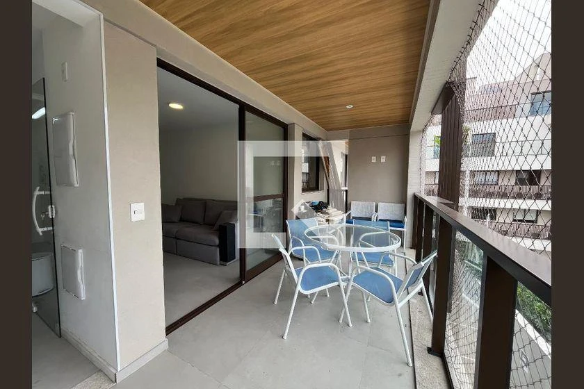 Balcony with a grill in a 3-bedroom apartment, 89 m² — photo 9