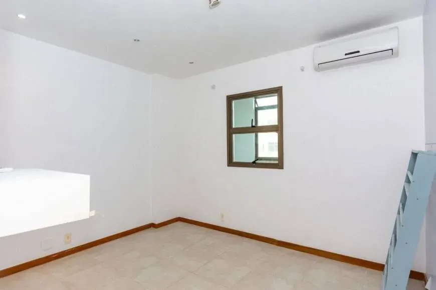 183 m² apartment with a walk-in closet and a bathtub — photo 25