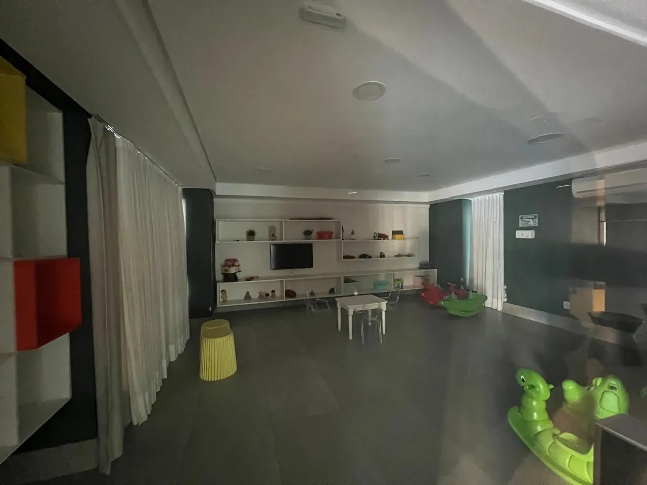 Glass-enclosed balcony in a 2-bedroom apartment, 72 m² — photo 27