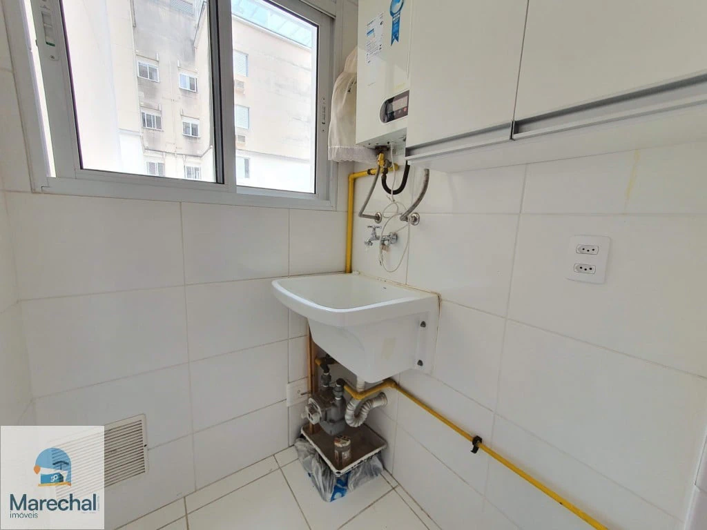 3-bedroom apartment in a building with a pool — photo 28