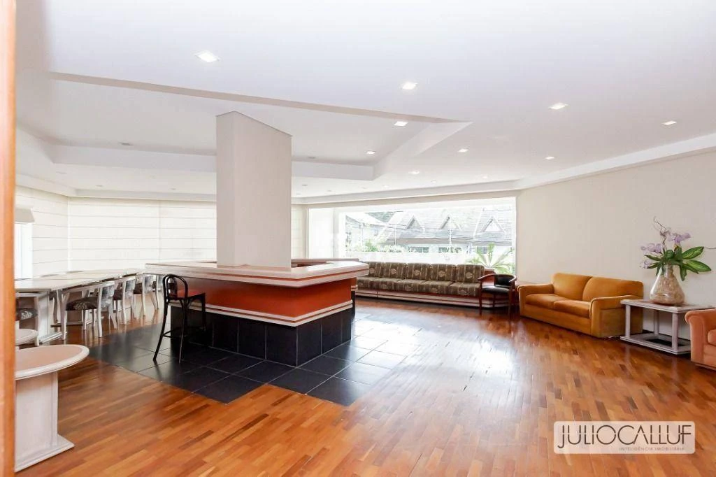 Застеклённый балкон и 3 спальни: квартира 151 м² — photo 19