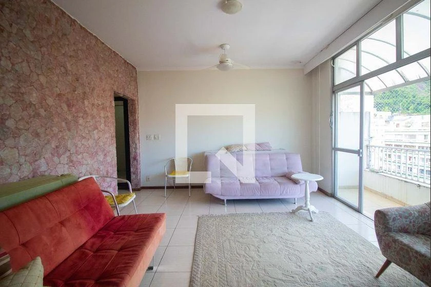 Apartamento de 120 m² com box de vidro no banho