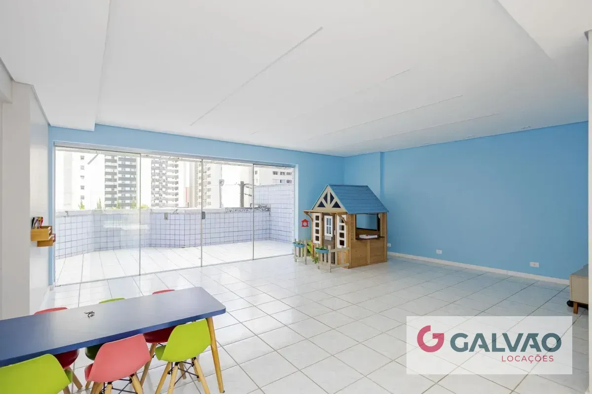 Glass-enclosed balcony in a 3-bedroom apartment, 116 m² — photo 14