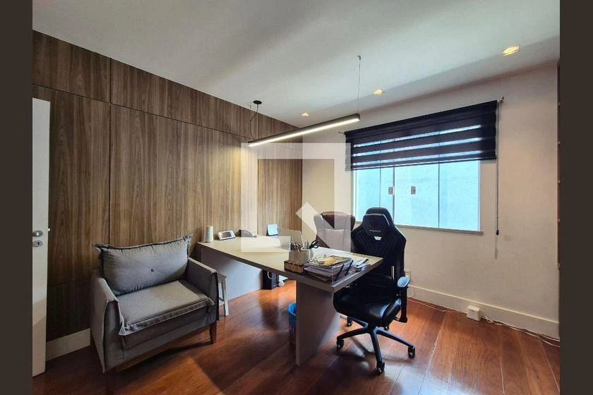 Home office in a 4-bedroom house, 373 m² — photo 32
