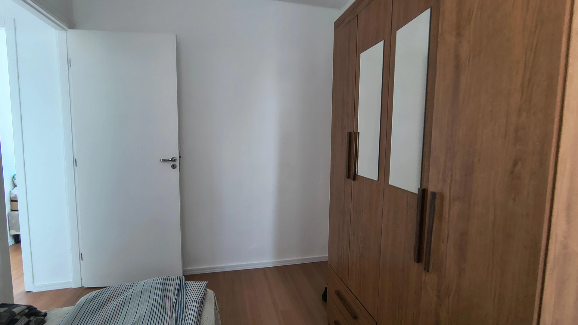 Furnished 2-bedroom apartment with 1 bathroom — photo 12
