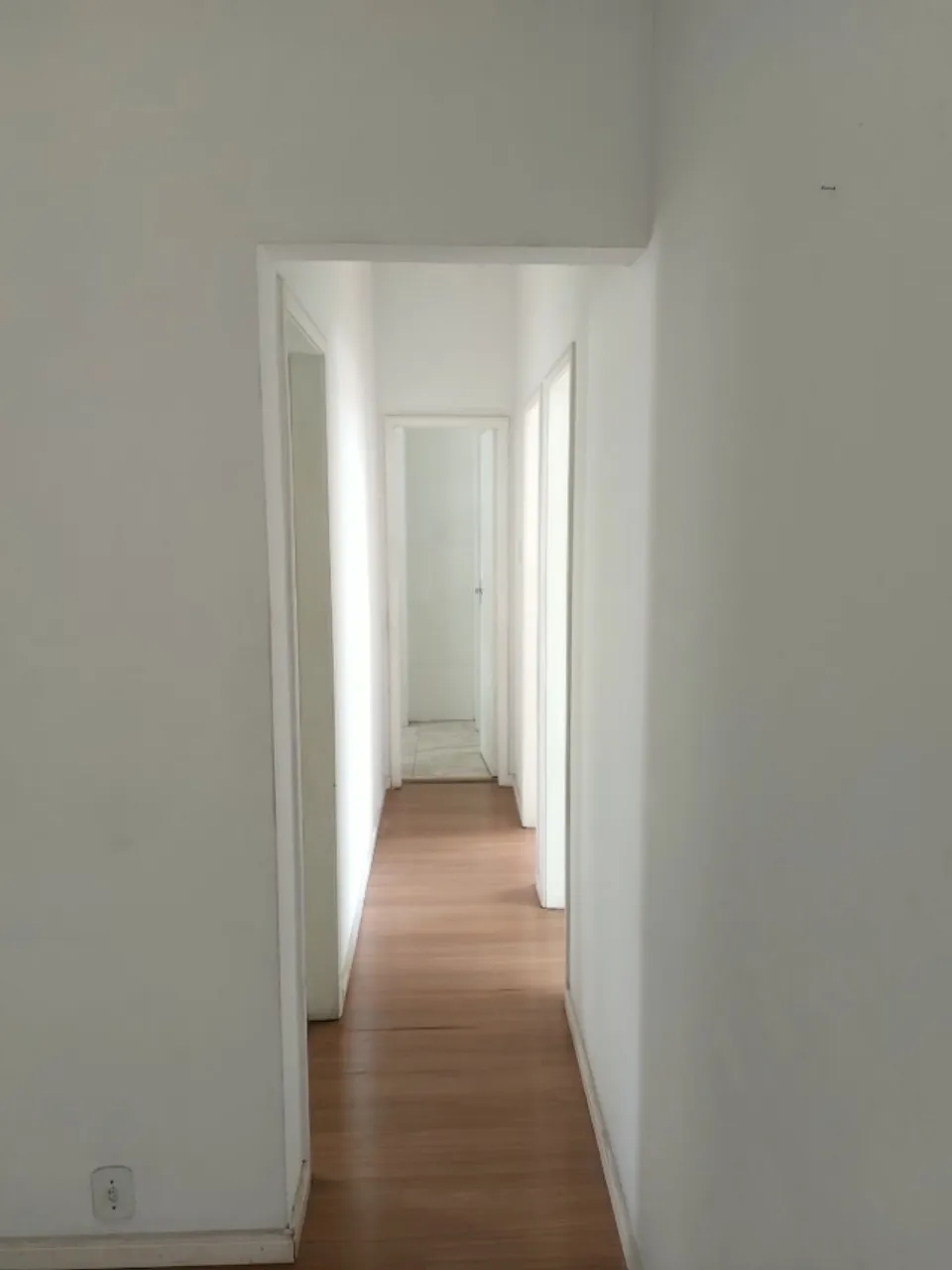 Apartamento de 2 quartos com piso de madeira ou laminado — photo 12