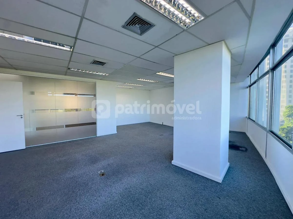 629 m² apartment with a separate kitchen and 3 bathrooms — photo 26