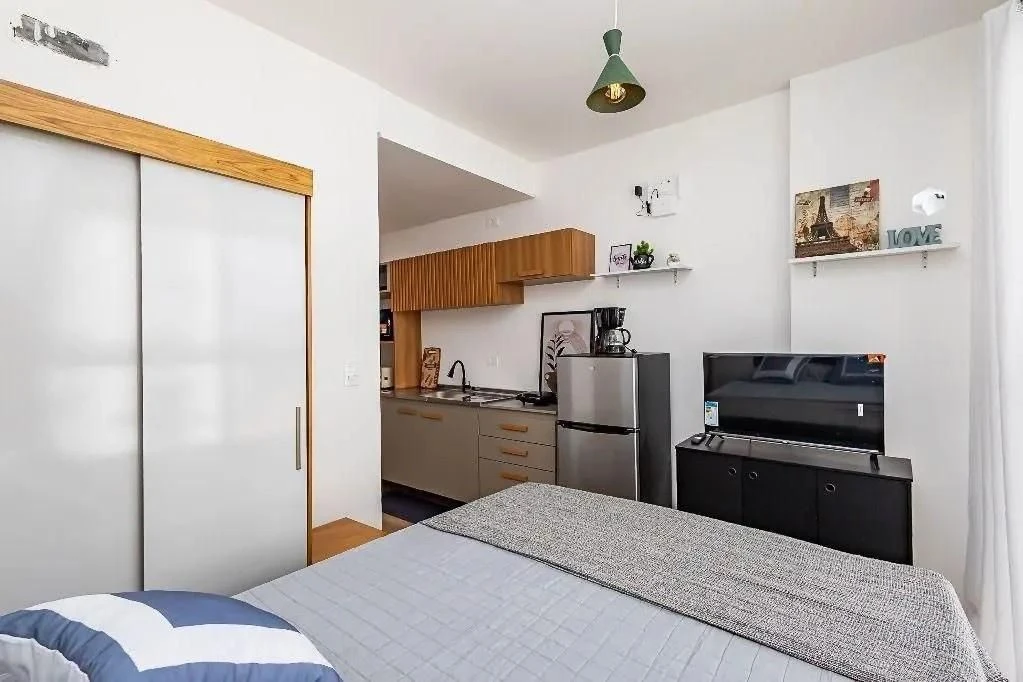 Furnished studio, 27 m², with floor-to-ceiling windows — photo 2