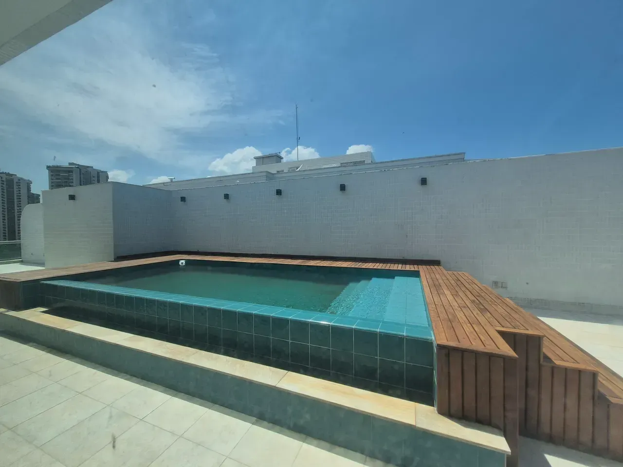 Furnished apartment with 5 bedrooms and shared pool area — photo 16