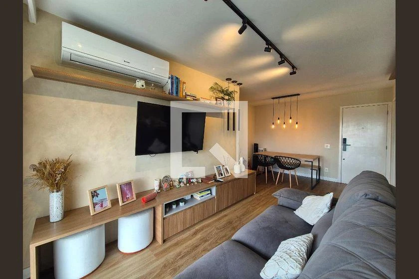Glass-enclosed balcony in a 2-bedroom apartment, 82 m² — photo 16