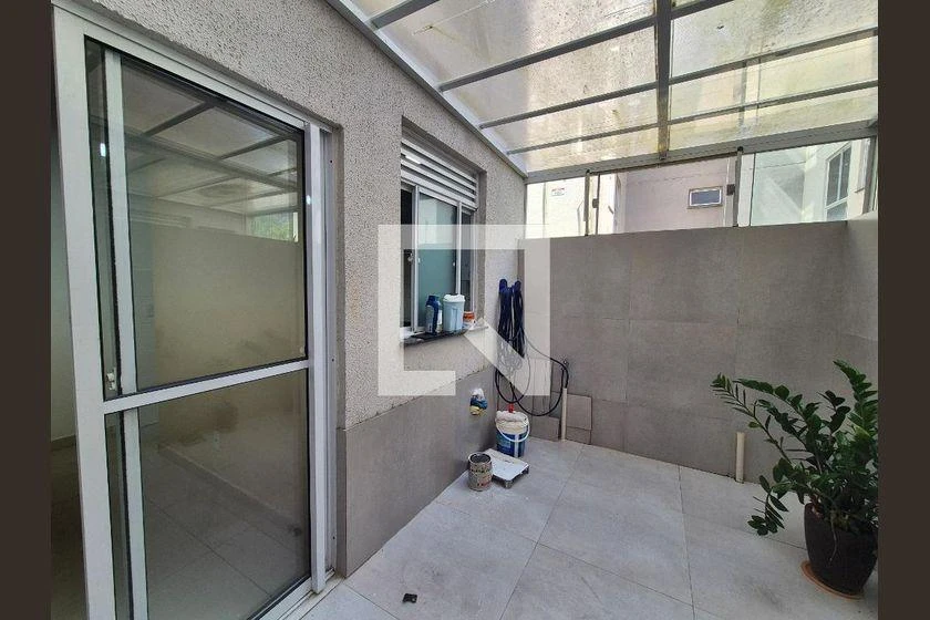 2-bedroom apartment in a building with a gym — photo 14