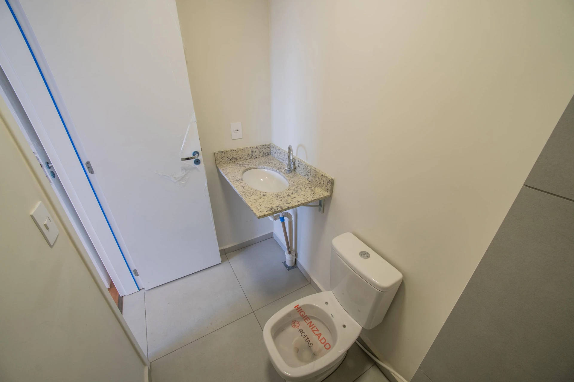 2-bedroom apartment in a building with a sauna — photo 60