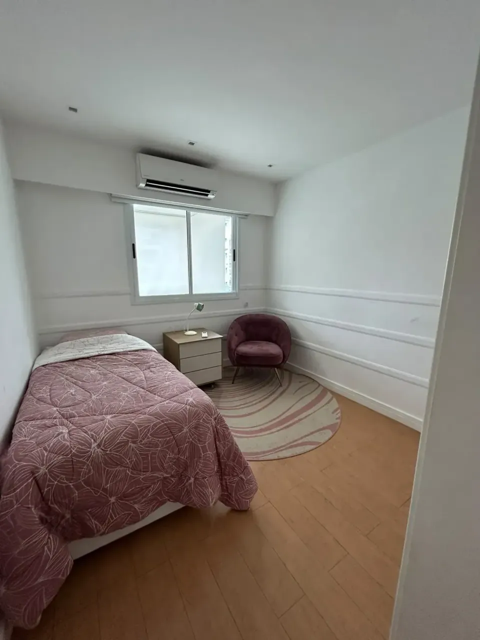 2-bedroom apartment with a glass-enclosed balcony — photo 3