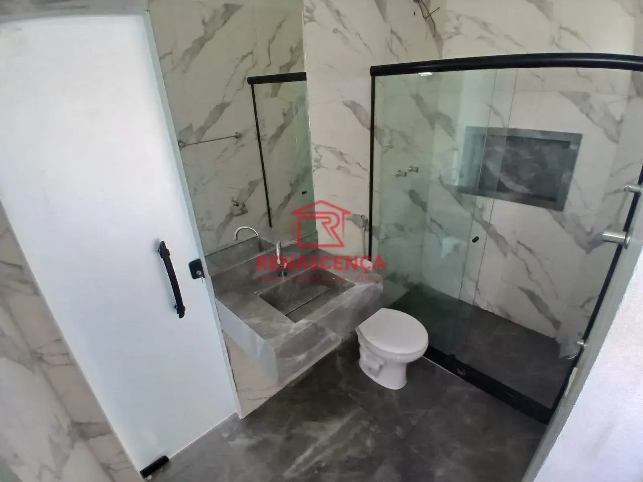 House with 5 bedrooms and 4 bathrooms, separate kitchen — photo 17