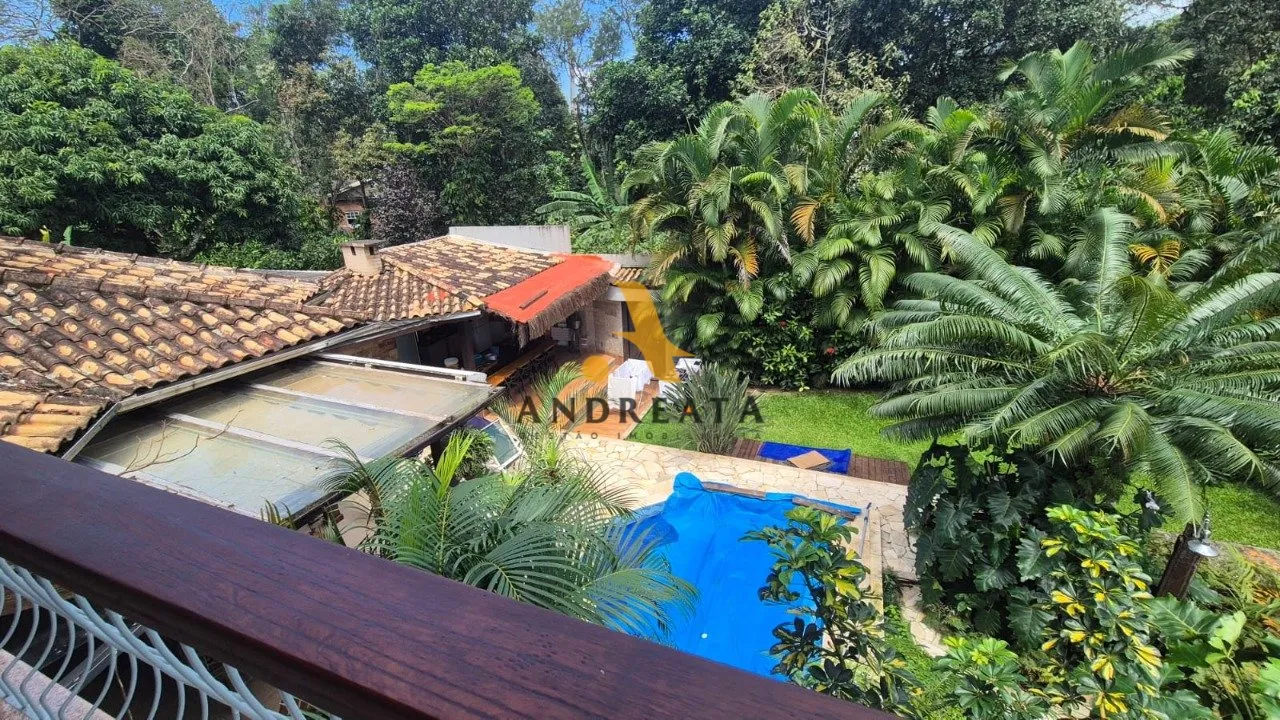 Casa de 307 m² com janelas do piso ao teto e banheira — photo 19
