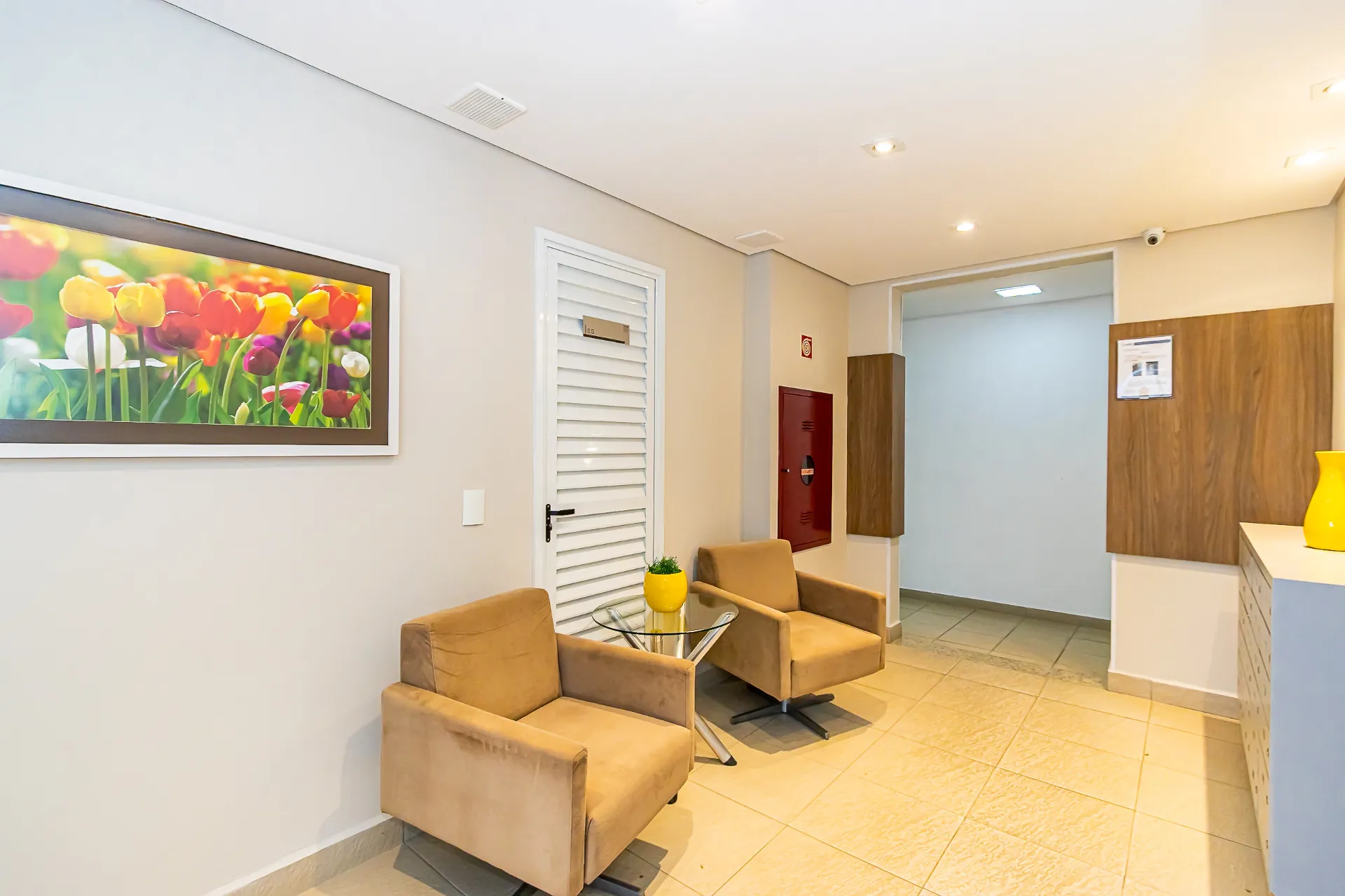 3-bedroom apartment in a building with a pool — photo 34