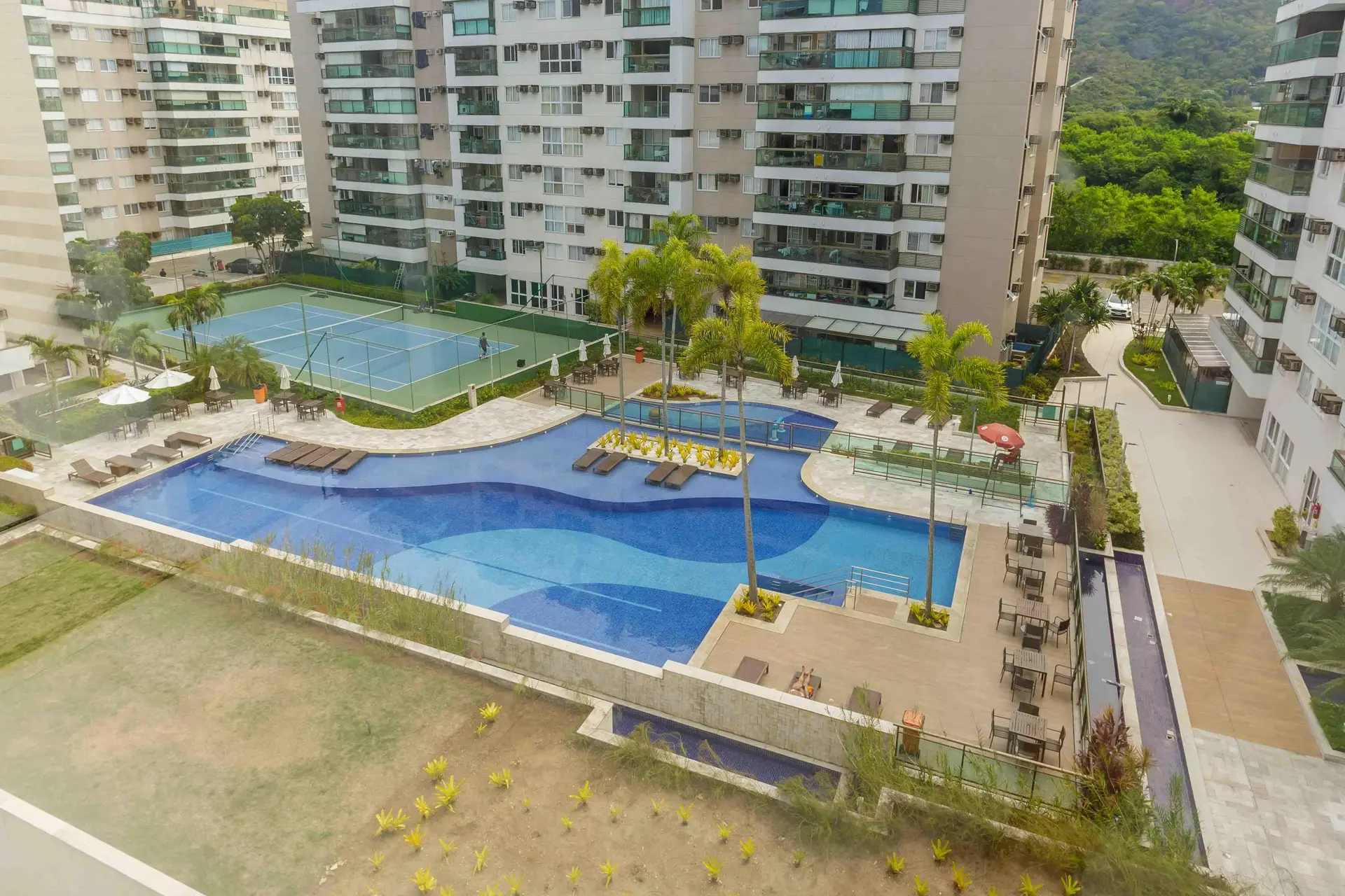 2-bedroom apartment with an enclosed, floor-to-ceiling balcony — photo 19