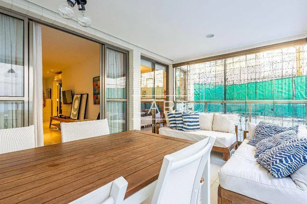 Apartamento com 2 dormitórios e varanda de vidro — photo 4