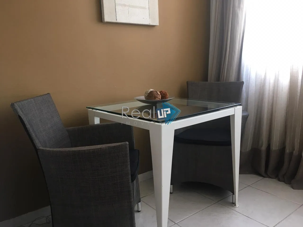 One-bedroom apartment with a washing machine — photo 3