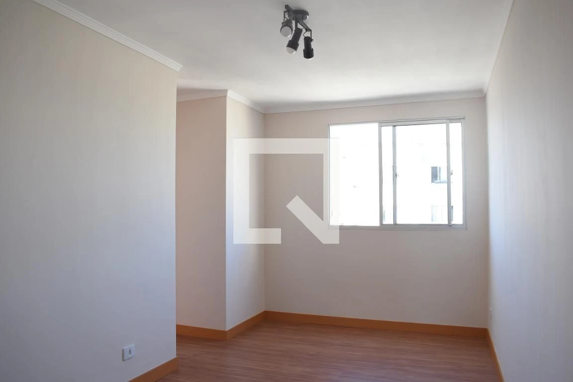 2-bedroom apartment in a building with a gym — photo 5