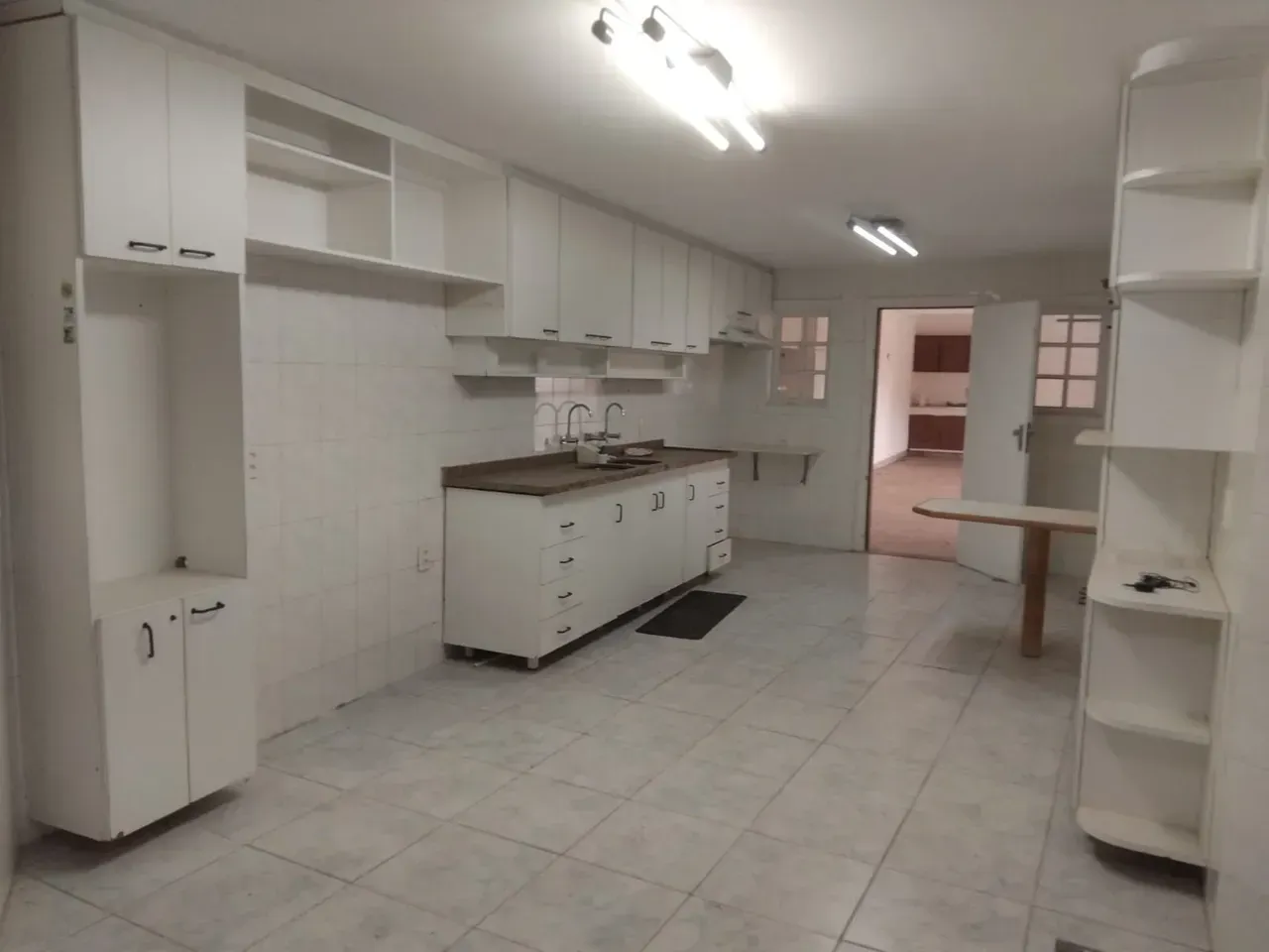 House with 5 bedrooms and mountain views — photo 2